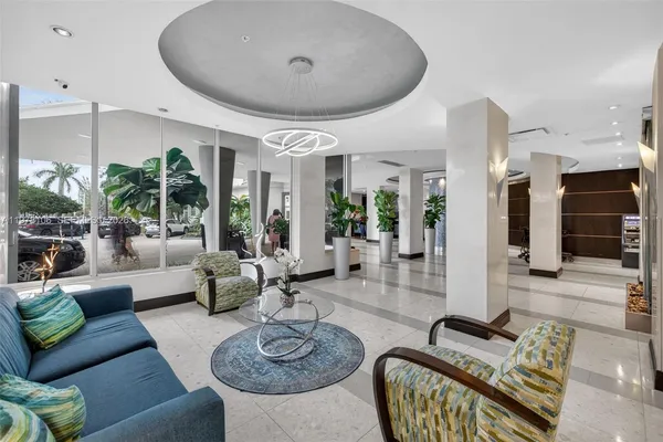 $2,700 | 3801 South Ocean Drive, Unit 4R, Hollywood, FL 33019