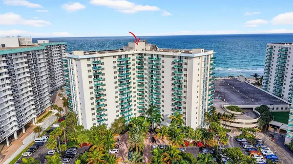 $2,700 | 3801 South Ocean Drive, Unit 4R, Hollywood, FL 33019