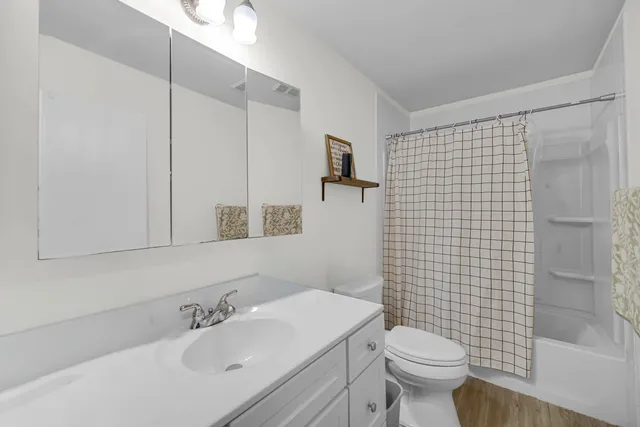 $360,000 | 589 Arthur Drive, Cary, IL 60013