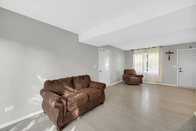 $360,000 | 589 Arthur Drive, Cary, IL 60013