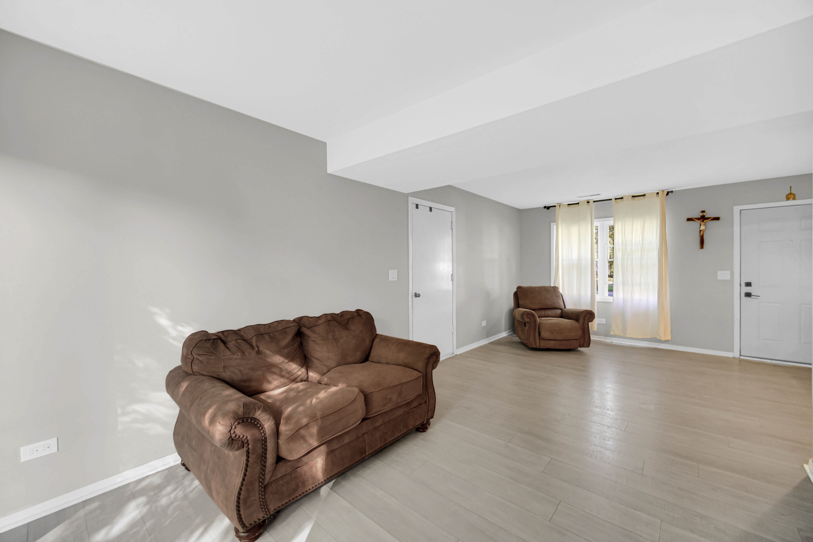 589 Arthur Drive Cary, IL 60013 - Photo 3 of 22