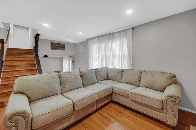 $360,000 | 589 Arthur Drive, Cary, IL 60013