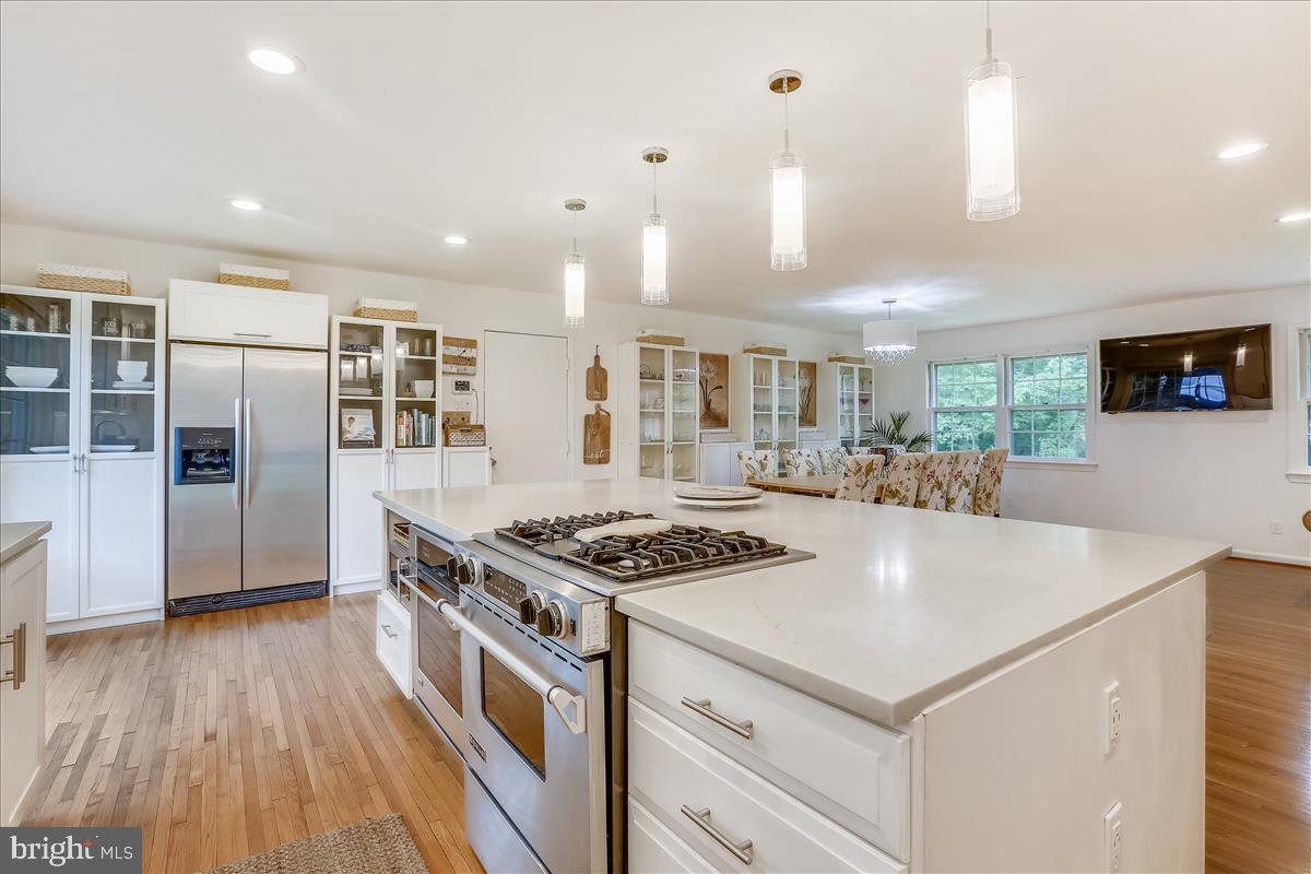 11405 Duryea Drive Potomac, MD 20854 - Photo 7 of 72 Large island with quartz countertop