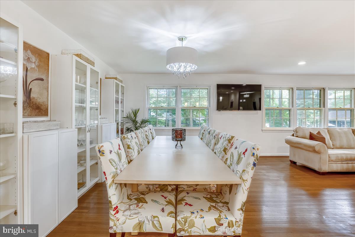 11405 Duryea Drive Potomac, MD 20854 - Photo 9 of 72 Spacious dining area