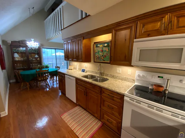 $169,777 | 5700 Southwest Foxcroft Circle North, Topeka, KS 66614