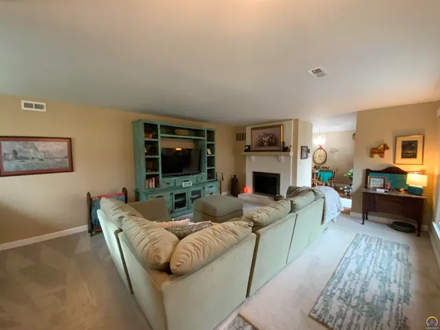 $169,777 | 5700 Southwest Foxcroft Circle North, Topeka, KS 66614