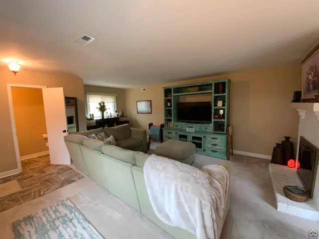 $169,777 | 5700 Southwest Foxcroft Circle North, Topeka, KS 66614