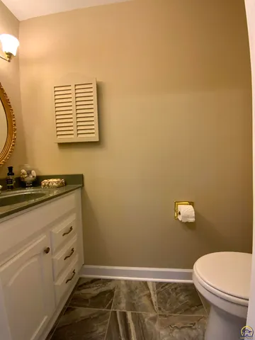 $169,777 | 5700 Southwest Foxcroft Circle North, Topeka, KS 66614