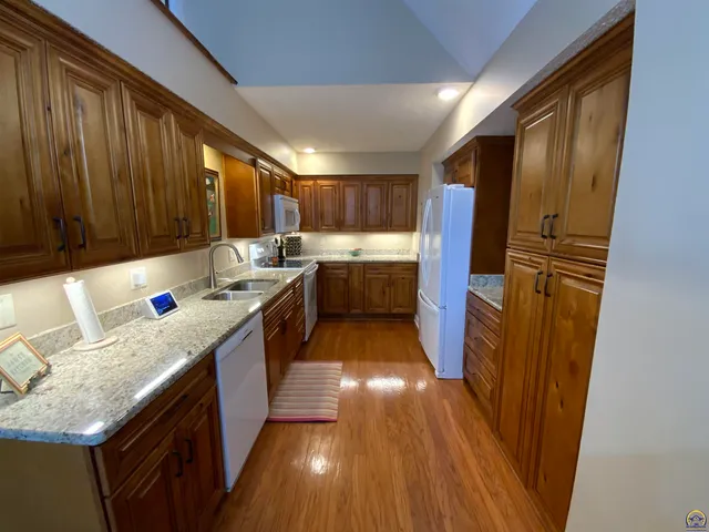 $169,777 | 5700 Southwest Foxcroft Circle North, Topeka, KS 66614