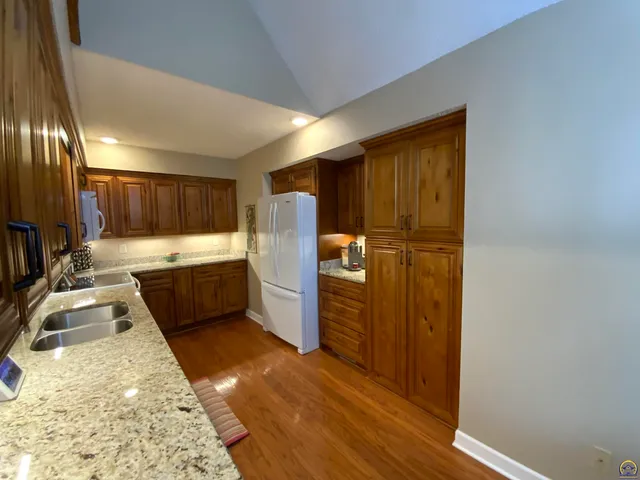 $169,777 | 5700 Southwest Foxcroft Circle North, Topeka, KS 66614