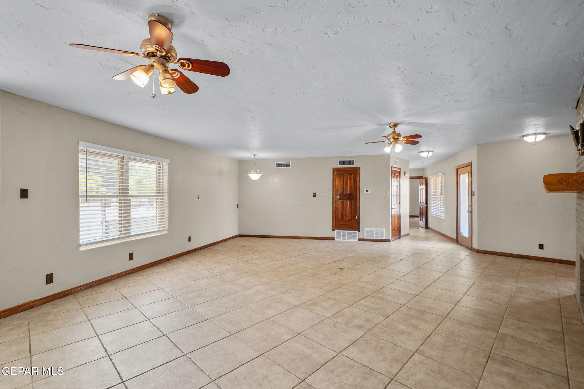 5300 Crawford Road Santa Teresa, NM 88008 - Photo 28 of 87 a view of an empty room with a window