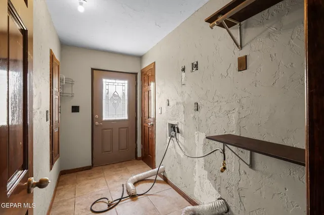 $549,950 | 5300 Crawford Road, Santa Teresa, NM 88008