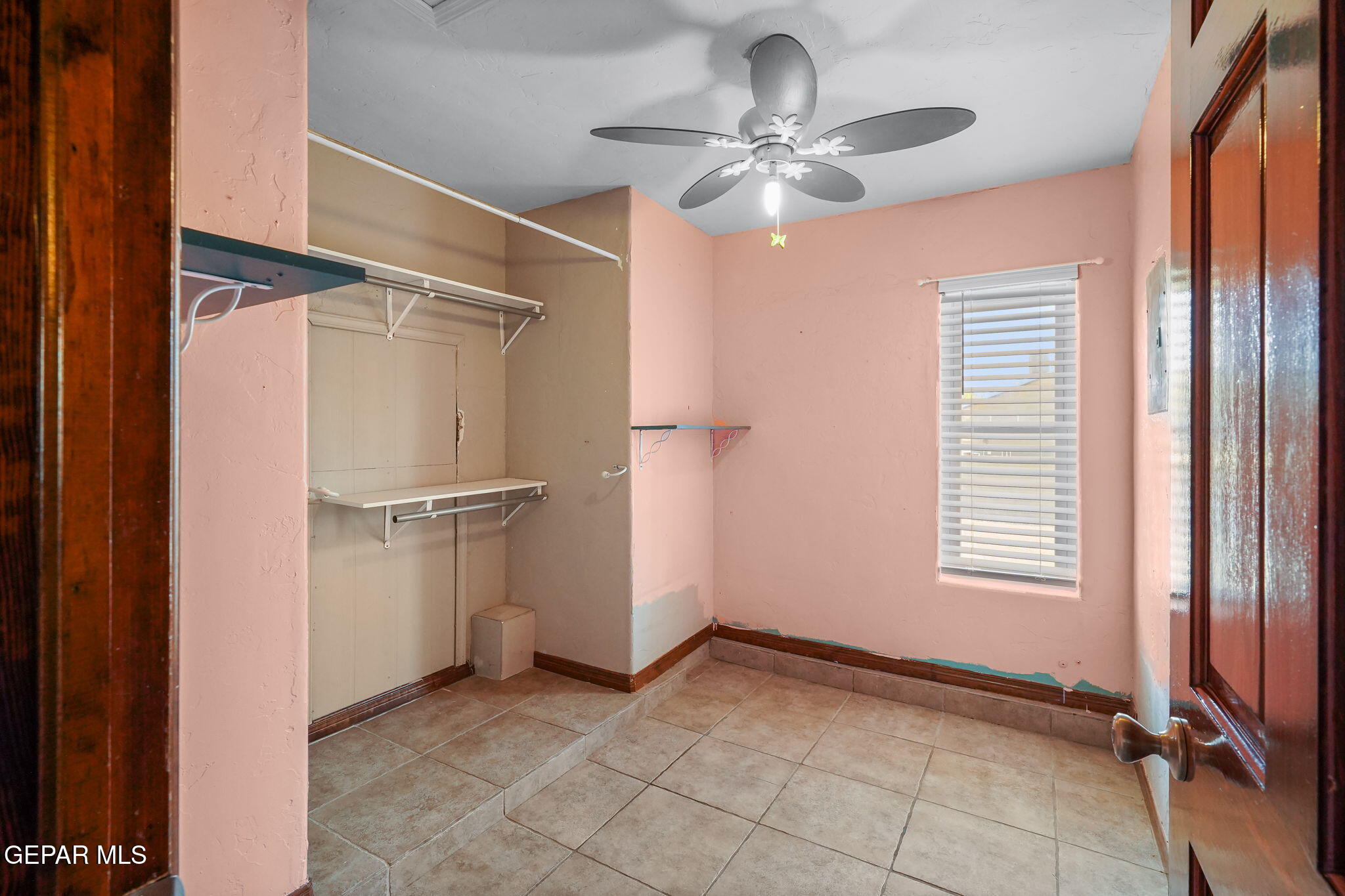 5300 Crawford Road Santa Teresa, NM 88008 - Photo 54 of 87 a view of an empty room with a window
