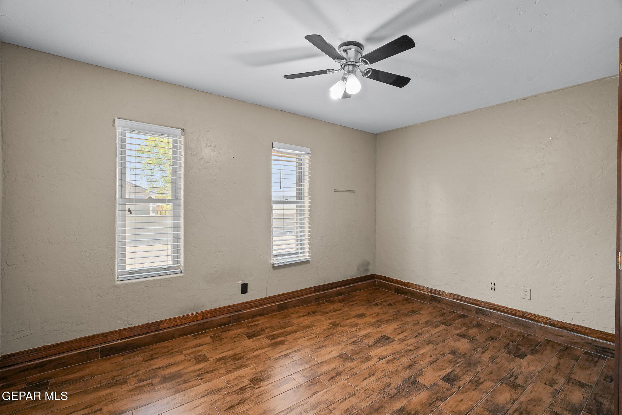 5300 Crawford Road Santa Teresa, NM 88008 - Photo 56 of 87 a view of an empty room with a window