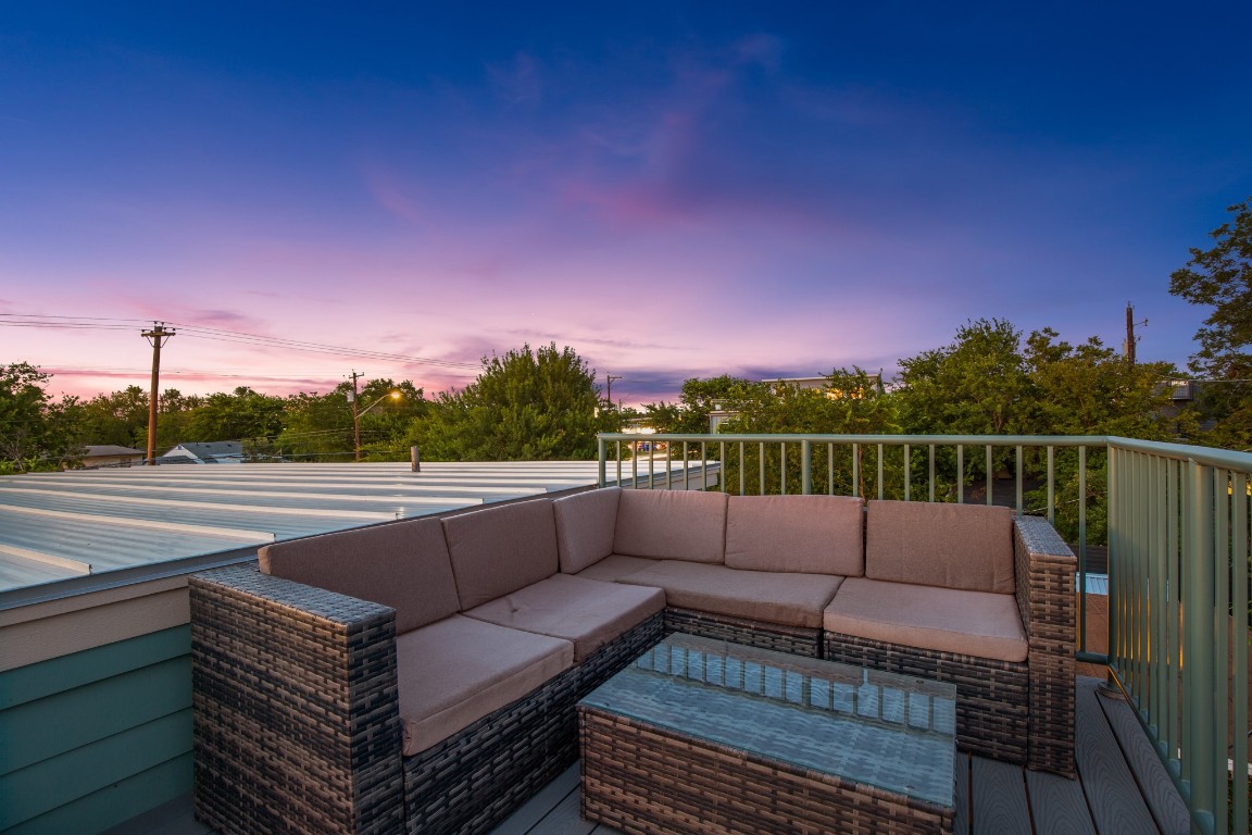3005 East Martin Luther King Jr Boulevard Austin, TX 78702 - Photo 37 of 39 a view of a terrace with couches and wooden fence