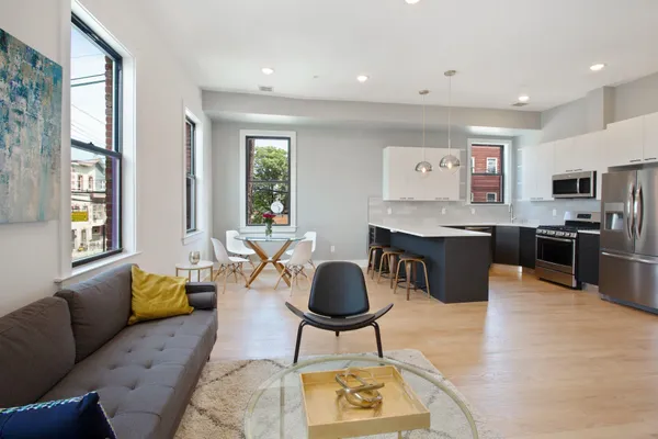 $4,700 | 942 Summit Avenue, Unit 3, Jersey City, NJ 07307