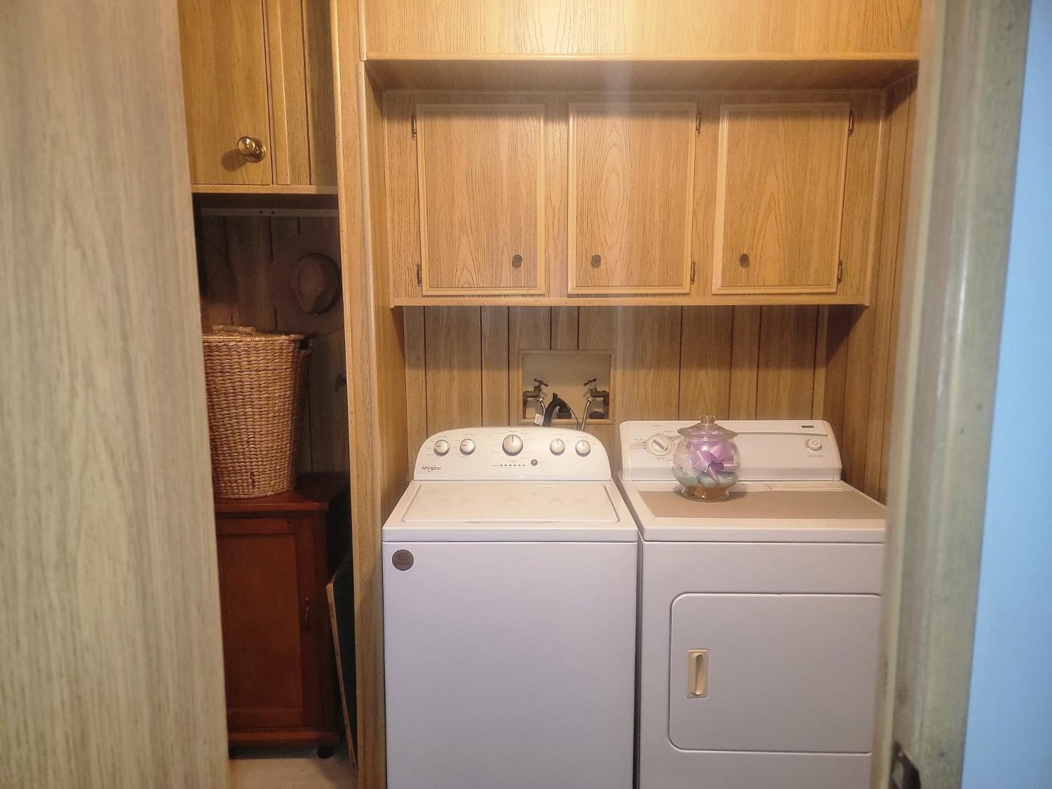 1300 West Olson Avenue, Unit 52 Reedley, CA 93654 - Photo 12 of 26 a utility room with dryer and washer