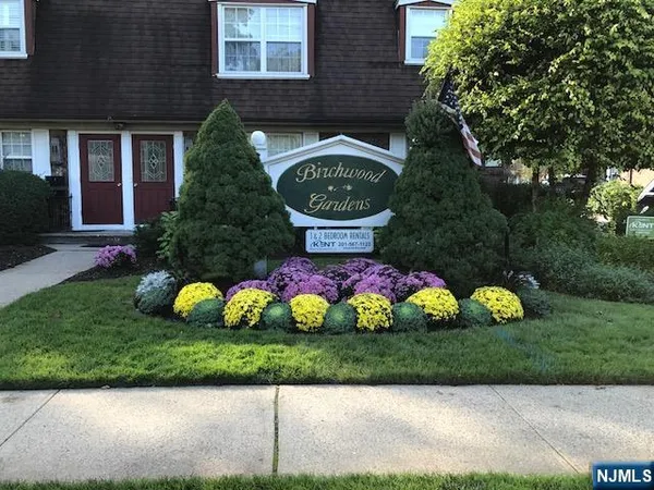 $1,895 | 360 Knickerbocker Road, Unit 28, Dumont, NJ 07628