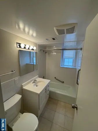 $1,895 | 360 Knickerbocker Road, Unit 28, Dumont, NJ 07628