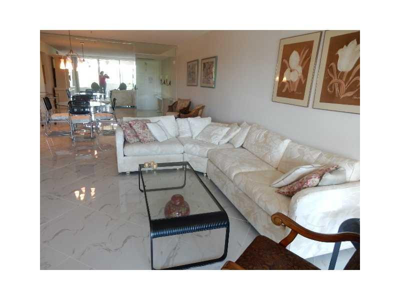 2600 South Course Drive, Unit 503 Pompano Beach, FL 33069 - Photo 2 of 18 Living Room