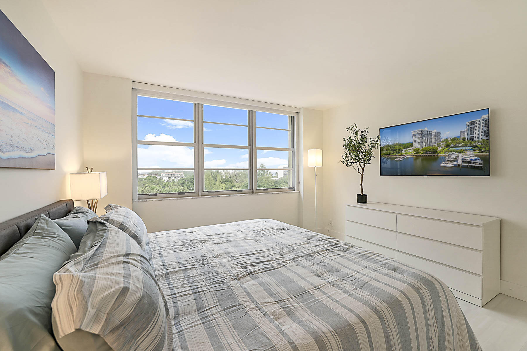 2121 North Ocean Boulevard, Unit 806W Boca Raton, FL 33431 - Photo 26 of 63 Guest suite