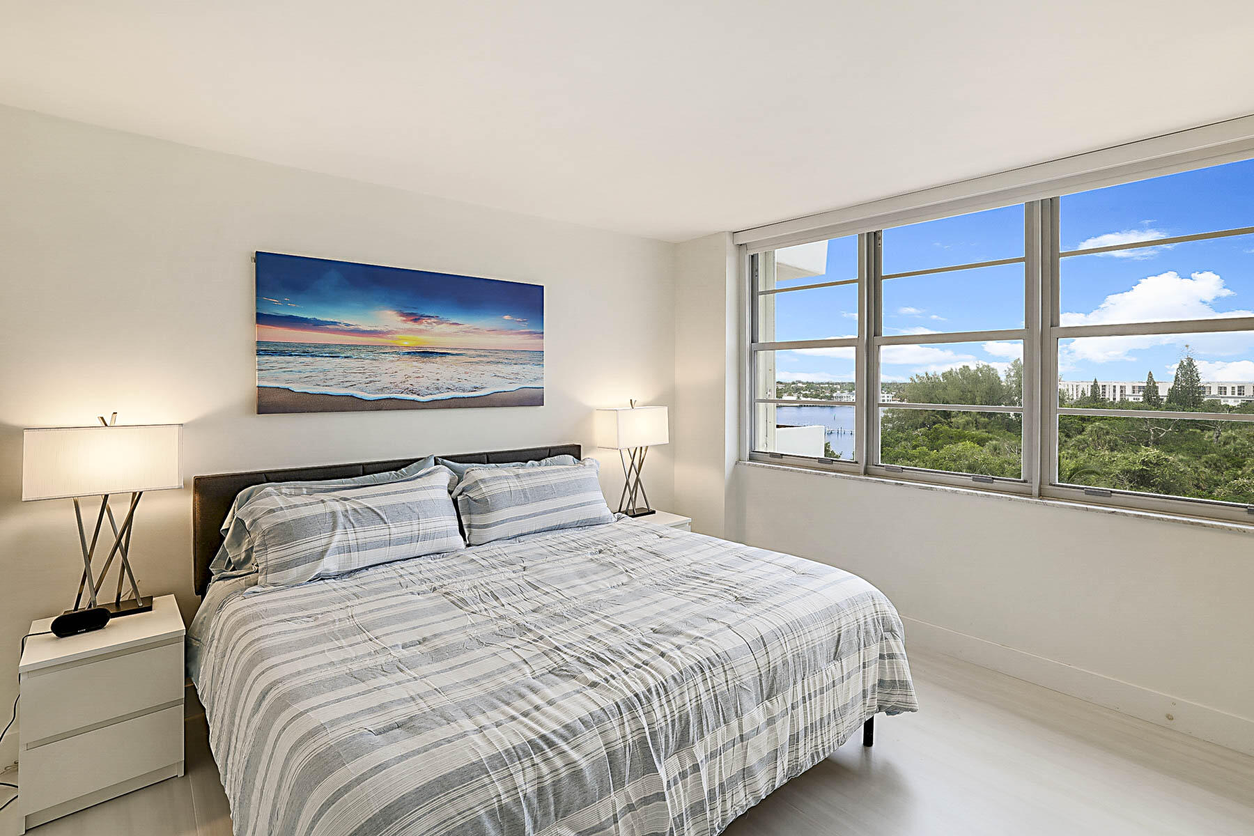 2121 North Ocean Boulevard, Unit 806W Boca Raton, FL 33431 - Photo 28 of 63 Guest Suite