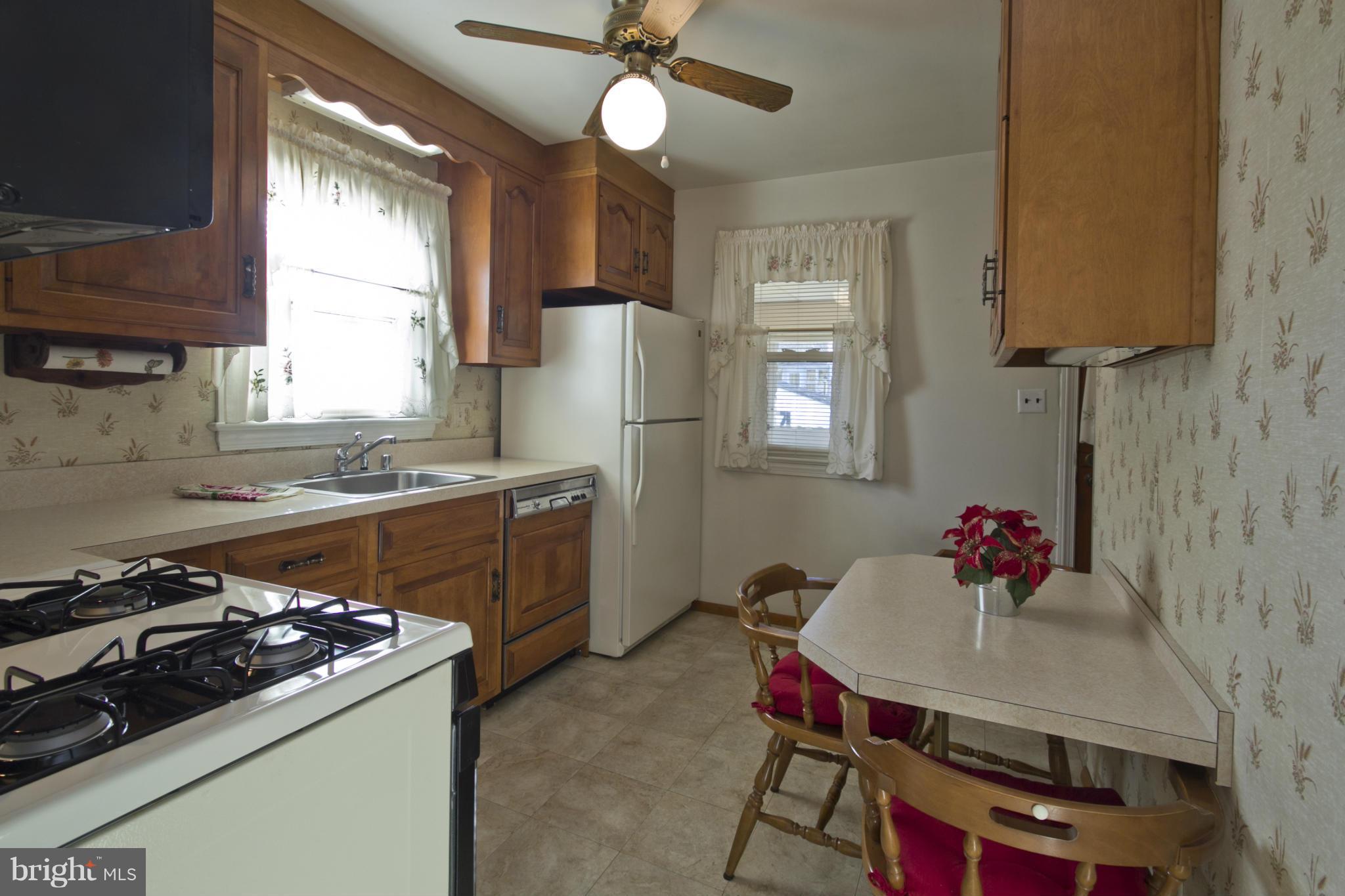 403 Charles Road Linthicum, MD 21090 - Photo 11 of 29 Kitchen
