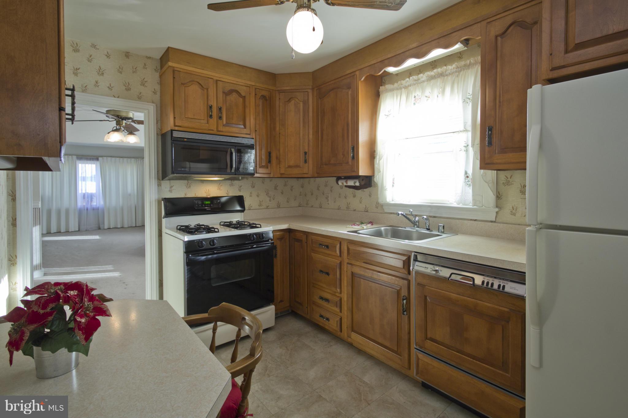 403 Charles Road Linthicum, MD 21090 - Photo 12 of 29 Kitchen