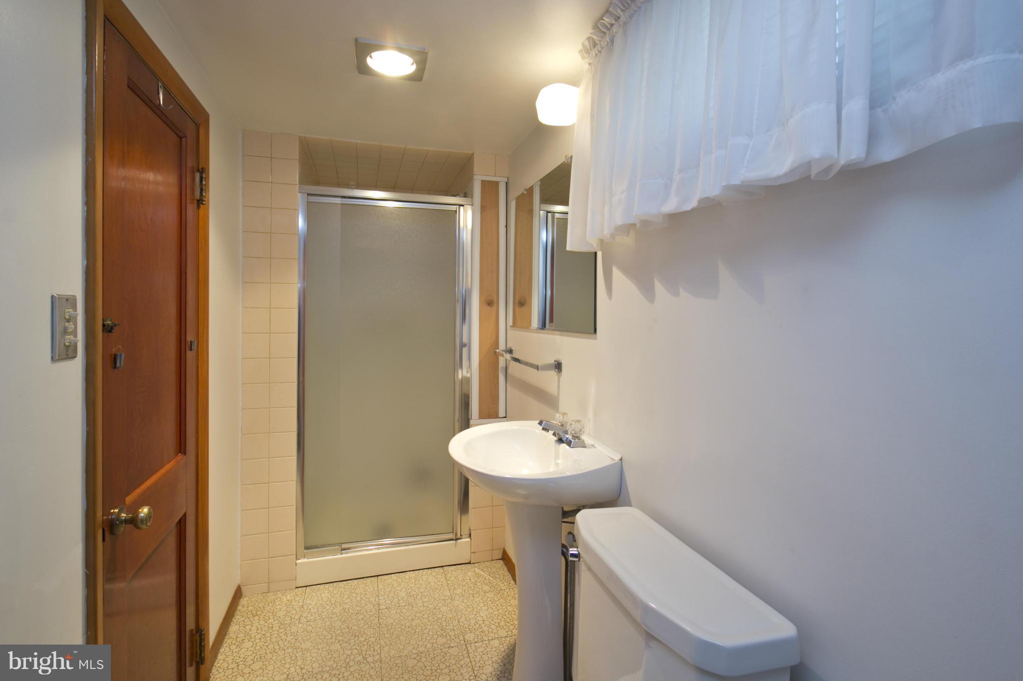 403 Charles Road Linthicum, MD 21090 - Photo 24 of 29 Bath