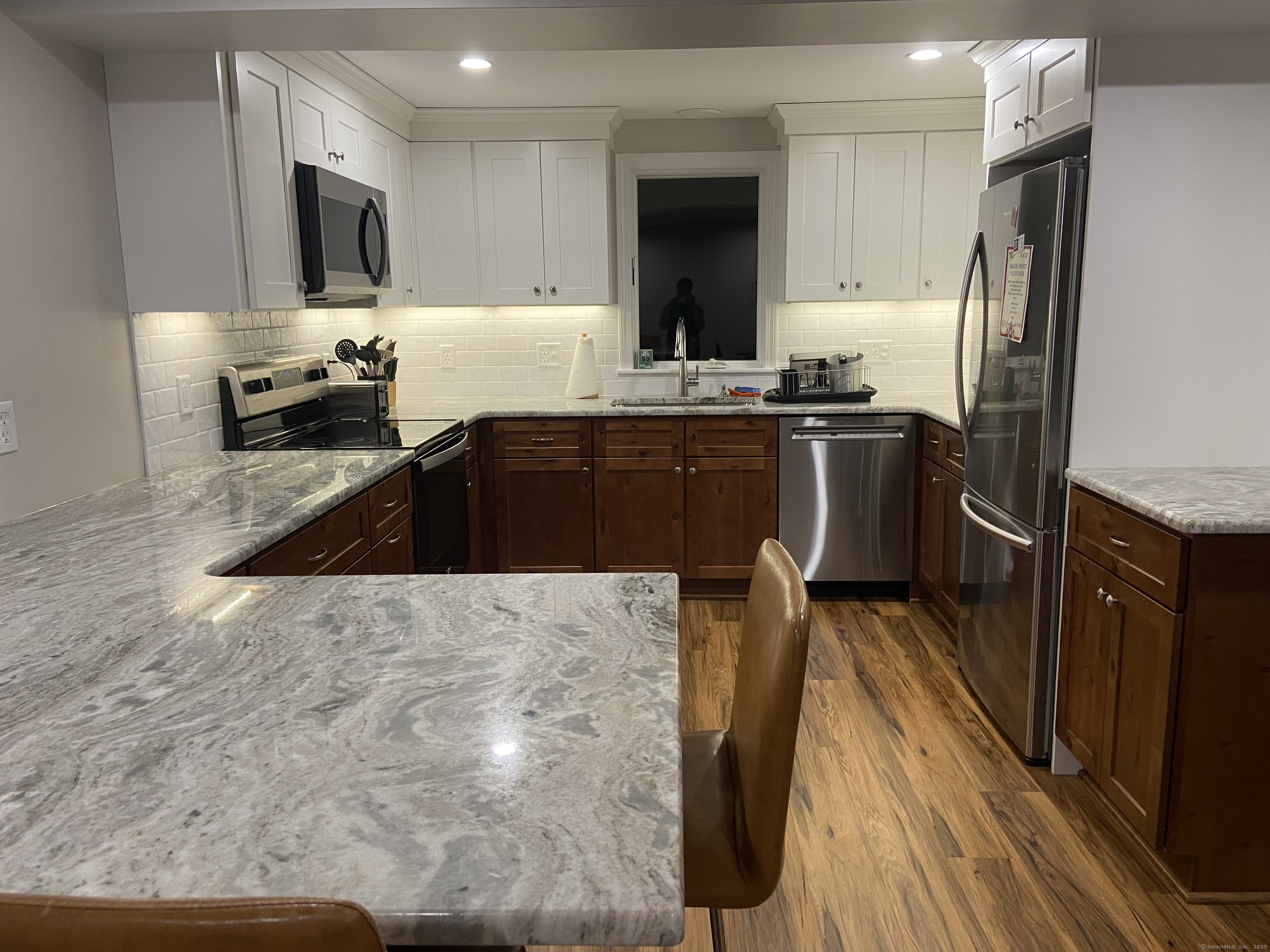 142 Old Black Point Road East Lyme, CT 06357 - Photo 5 of 12