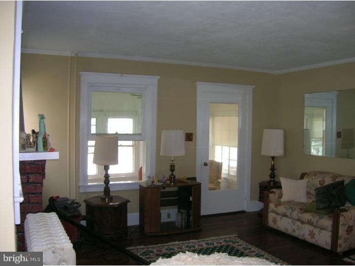230 Powell Road Springfield, PA 19064 - Photo 6 of 17 Living Room