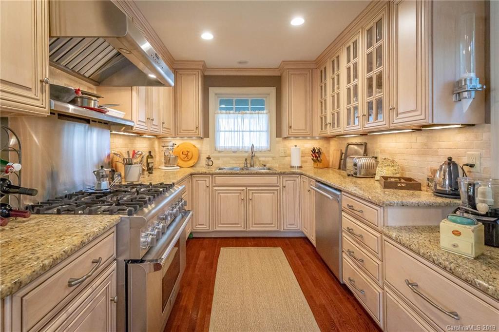 403 Riverside Drive Morganton, NC 28655 - Photo 4 of 28 Gallery Image 4