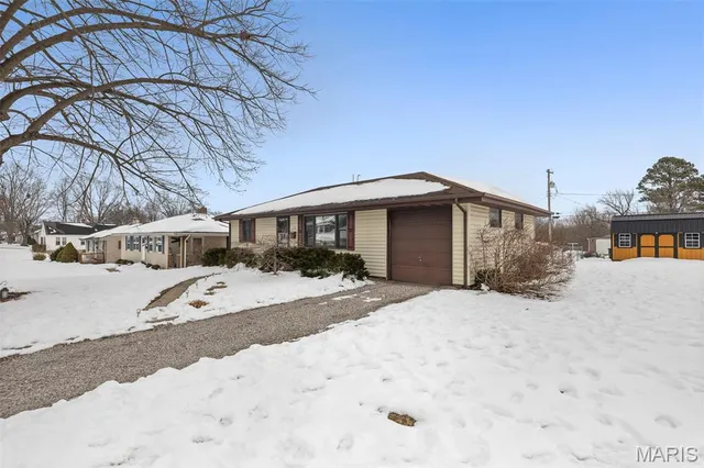 $127,000 | 610 South Ridge Avenue, Steeleville, IL 62288