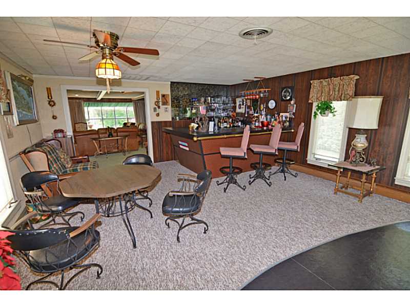 926 Buttonwoods Avenue Warwick, RI 02886 - Photo 11 of 25 Den/Family/Great Room.