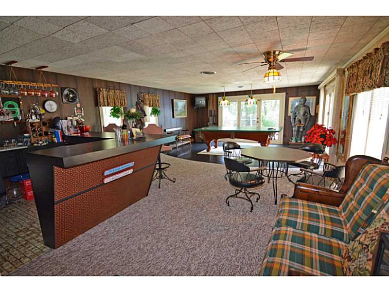 926 Buttonwoods Avenue Warwick, RI 02886 - Photo 12 of 25 Den/Family/Great Room.