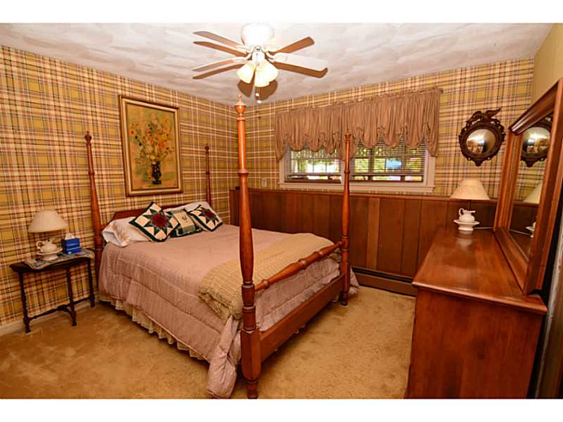926 Buttonwoods Avenue Warwick, RI 02886 - Photo 17 of 25 Bedroom.