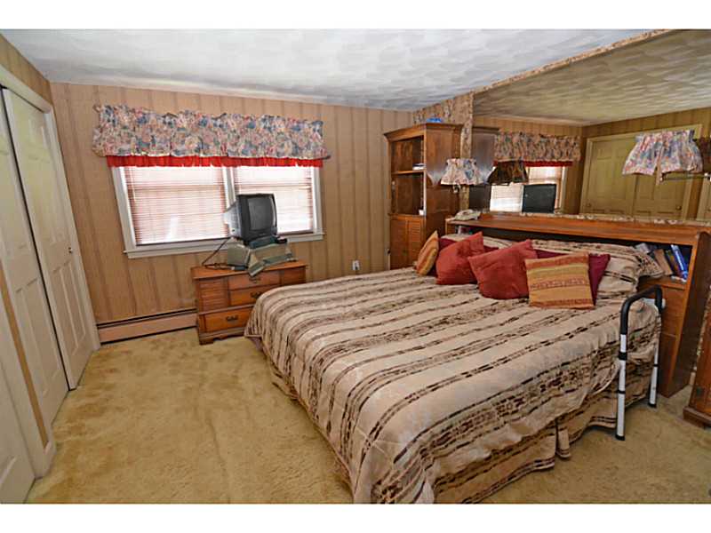 926 Buttonwoods Avenue Warwick, RI 02886 - Photo 18 of 25 Bedroom.