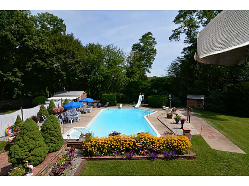 926 Buttonwoods Avenue Warwick, RI 02886 - Photo 4 of 25 Swimming Pool/Hot Tub/Sauna.