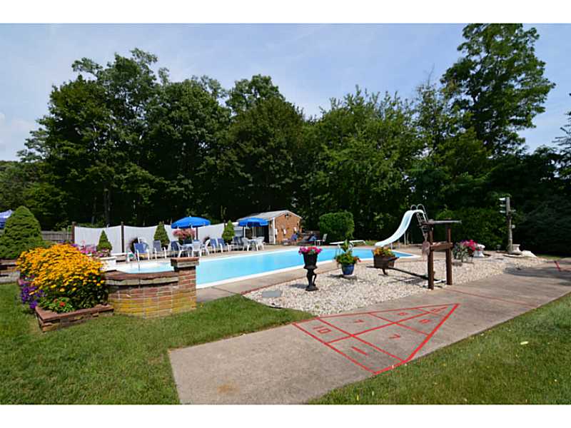 926 Buttonwoods Avenue Warwick, RI 02886 - Photo 5 of 25 Swimming Pool/Hot Tub/Sauna.