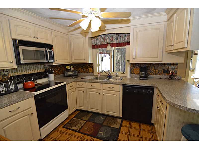 926 Buttonwoods Avenue Warwick, RI 02886 - Photo 6 of 25 Kitchen.