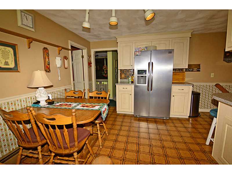 926 Buttonwoods Avenue Warwick, RI 02886 - Photo 8 of 25 Kitchen.
