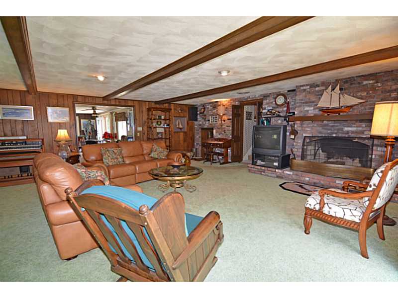 926 Buttonwoods Avenue Warwick, RI 02886 - Photo 9 of 25 Den/Family/Great Room.