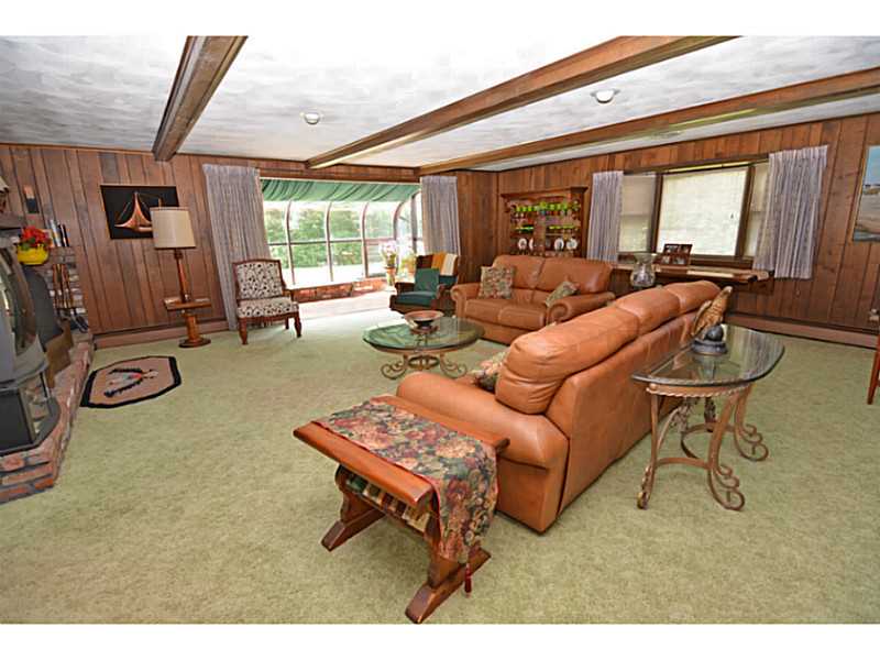926 Buttonwoods Avenue Warwick, RI 02886 - Photo 10 of 25 Den/Family/Great Room.