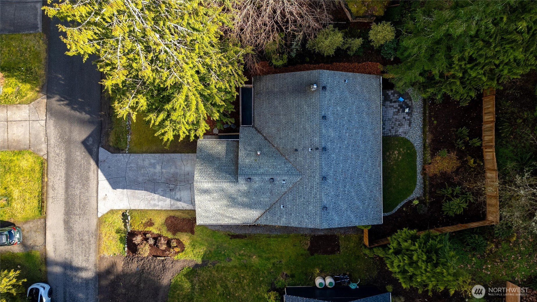 9 Sunnyside Lane Bellingham, WA 98229 - Photo 37 of 39 an aerial view of a house with garden space and a fountain