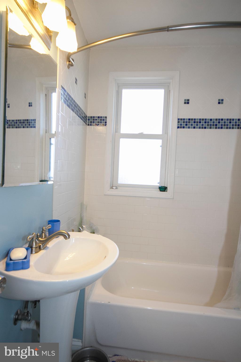 518 Chalcot Square Baltimore, MD 21221 - Photo 12 of 19 Bath