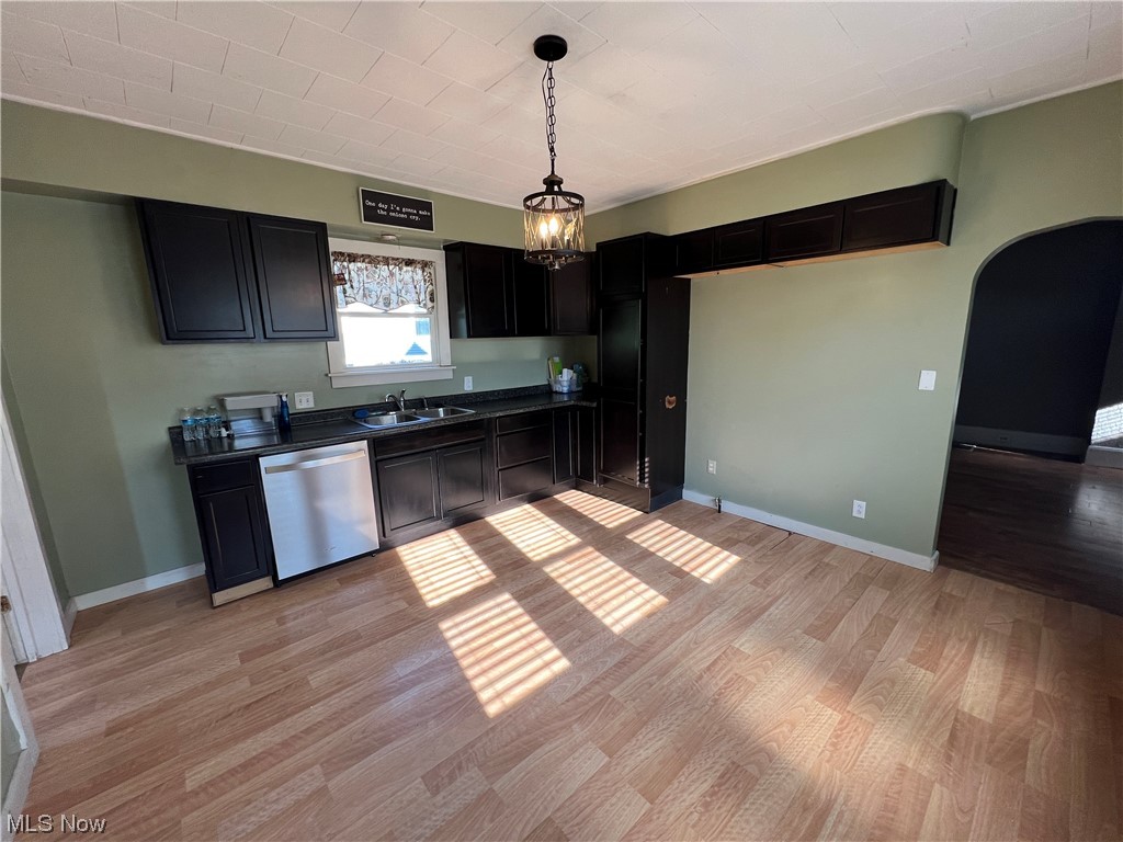 710 Cherry Road Northeast Massillon, OH 44646 - Photo 5 of 13 Kitchen