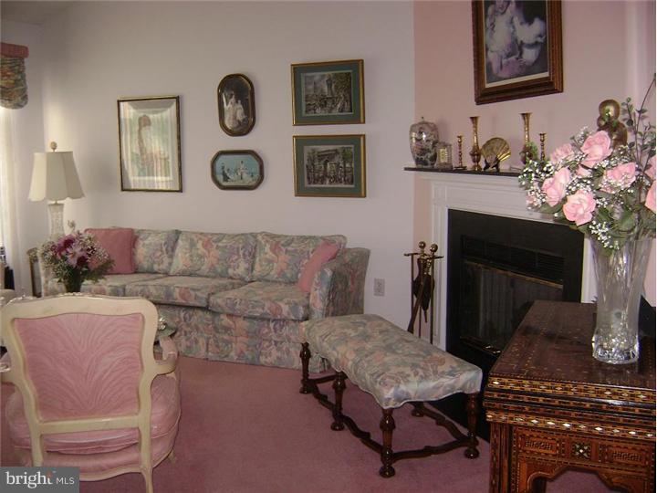 90 Winthrop Road, Unit F Monroe Township, NJ 08831 - Photo 2 of 10 Living Room