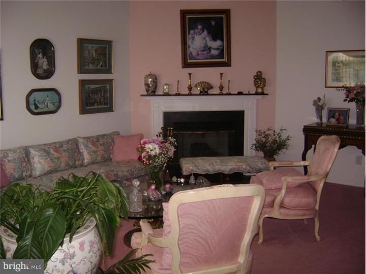 90 Winthrop Road, Unit F Monroe Township, NJ 08831 - Photo 3 of 10 Living Room