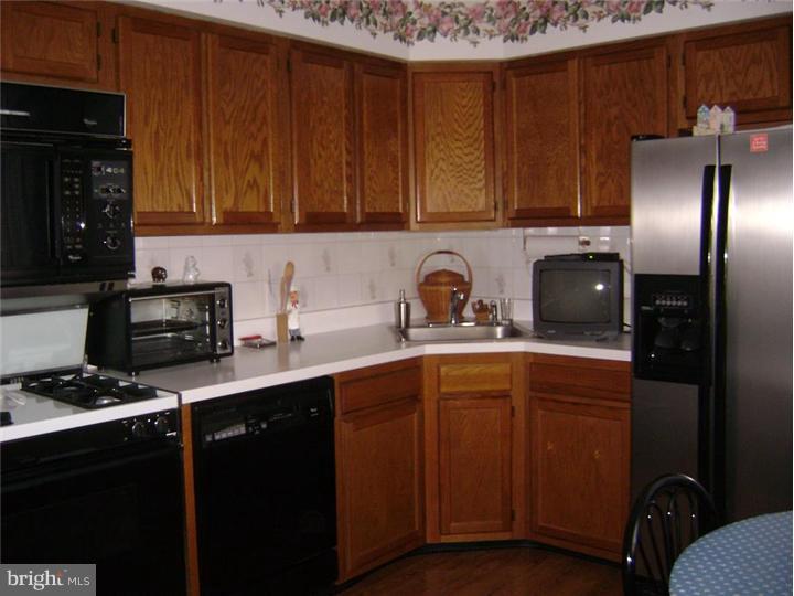 90 Winthrop Road, Unit F Monroe Township, NJ 08831 - Photo 6 of 10 Kitchen