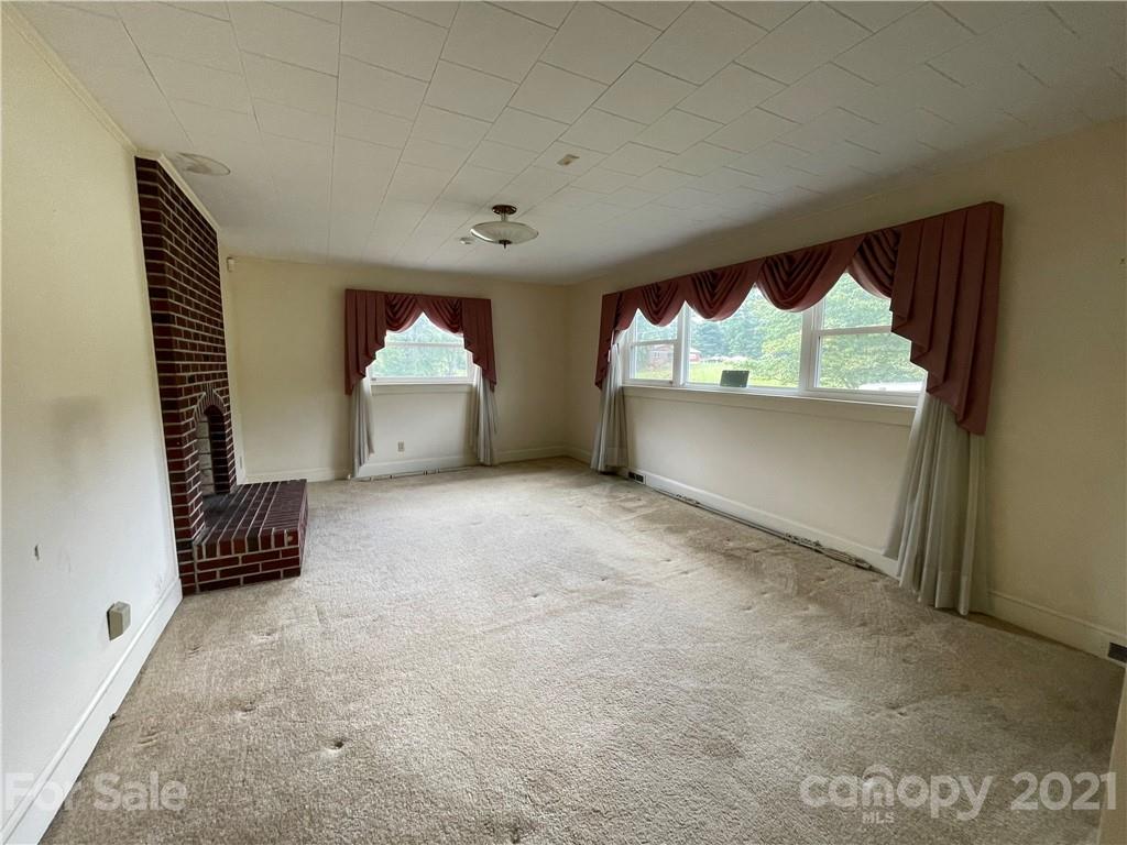 3096 Deal Mill Road Hudson, NC 28638 - Photo 8 of 25 an empty room with windows